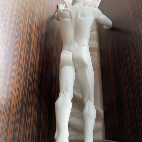 RETIRED 2008 ‘WIDER LLADRO’ PORCELAIN FIGURINE-Item#01011898 - Picture 11 of 15